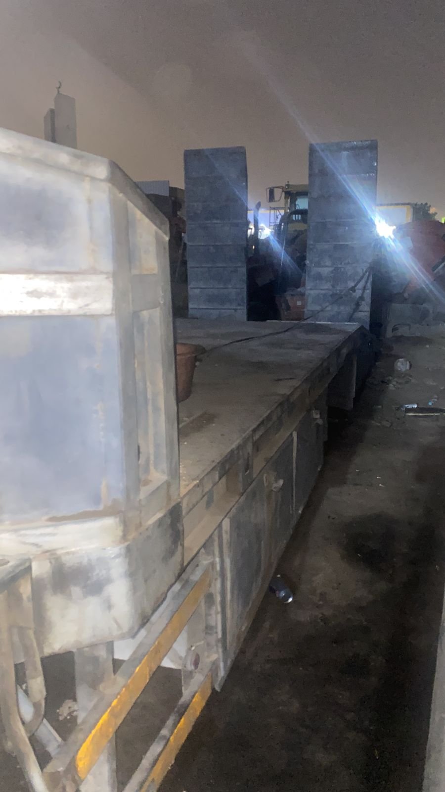 لوبد شاحنات ومعدات للبيع الرياض  لوبد للبيع مع مكره سحب طول ٨ متر ونص  معدات ثقيلة. للبيع لوبد السبب بيع الراس فقط. لوبد للبيع بالرياض لوبد للبيع 1 لوبد للبيع 2 لوبد للبيع