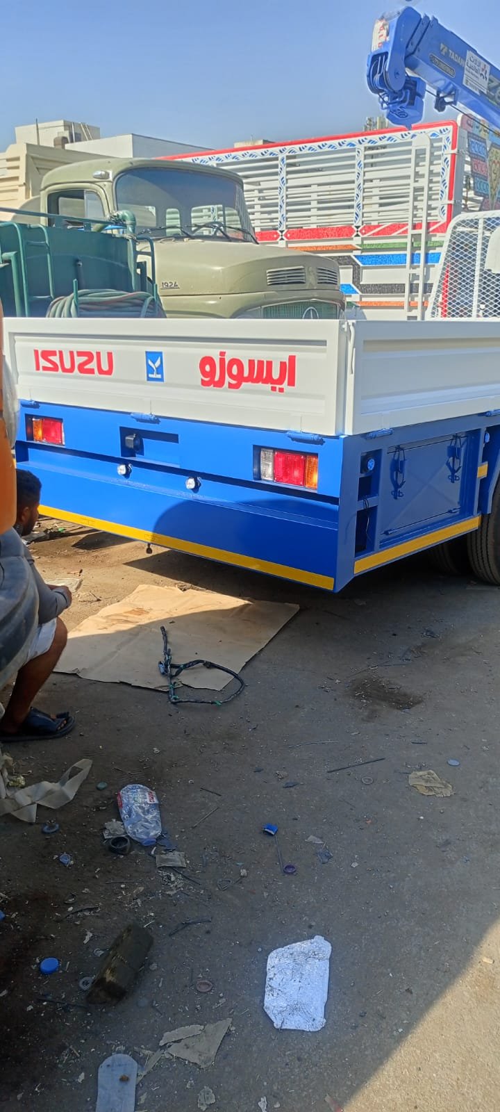 ونش ورافعات حسب الطلب مع تفصيل صناديق مخصصة وسلة عمال – حلول رفع ونقل احترافية في السعودية