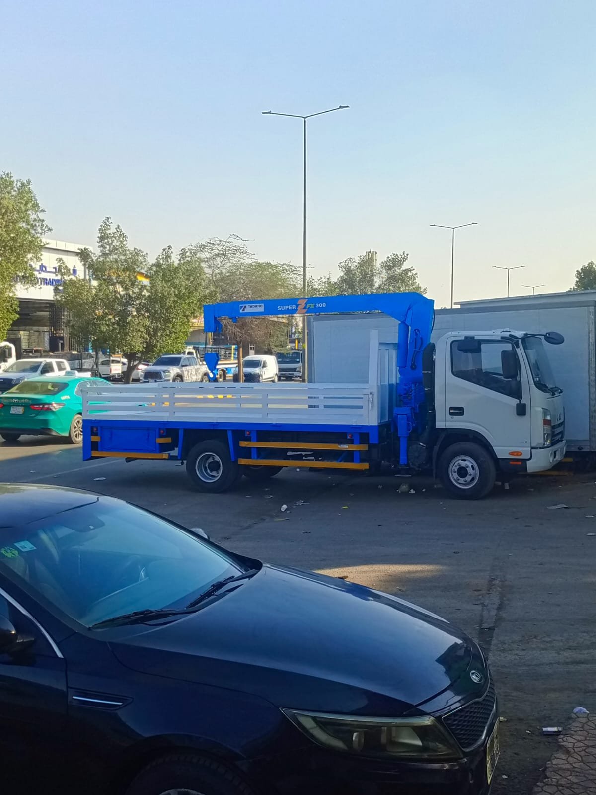 رافعة تركية مثبتة على شاحنة مع صندوق خشب وحديد عالي الجودة للأعمال الثقيلة