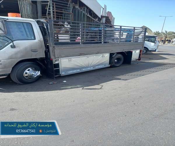 صندوق قلاب للبيع بالرياض